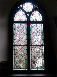 historisches Fenster mit Bleiverglasung